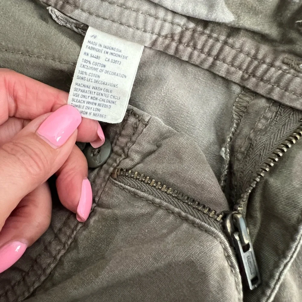 American Eagle Outfitters Camo Cargo Shorts - Olive Green & Tan - Picture 3 of 8